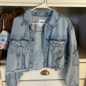 Zara Women's cropped light wash denim jean jacket